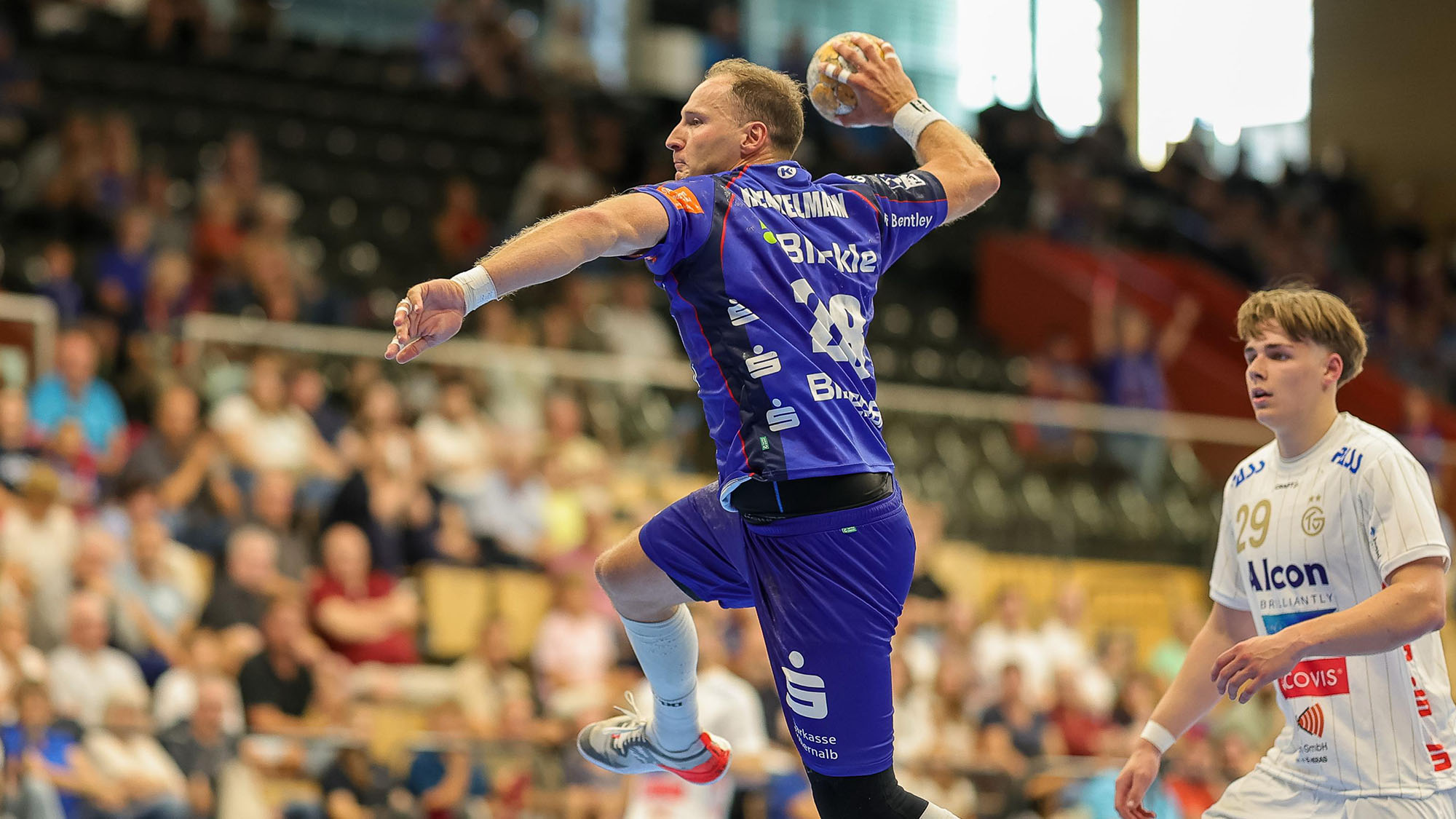 HBW-Spieler beim Torwurf
